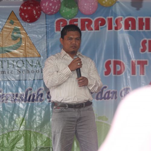 Ketua yayasan Frania
