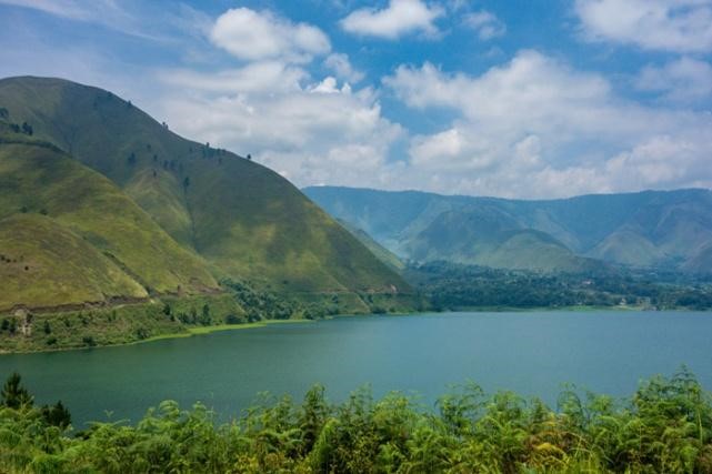 Danau Toba (sumber: id.wikipedia.org)